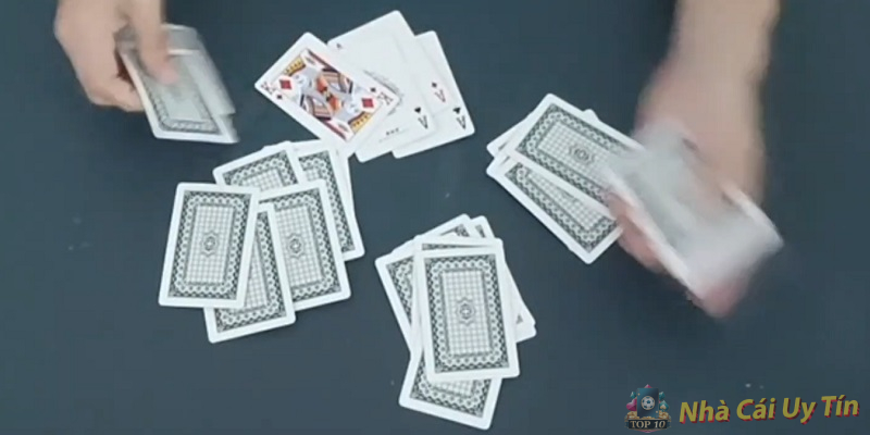 Số Người Chơi Và Quân Bài Được Chia